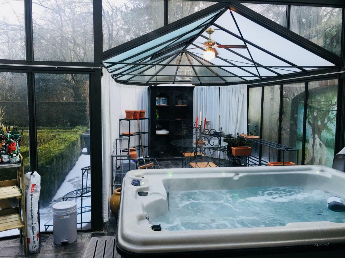Koetshuis Bosdam Beveren  Bagian luar foto