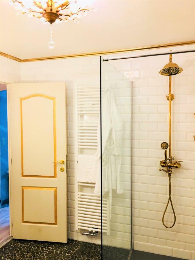 Koetshuis Bosdam Beveren  Bagian luar foto