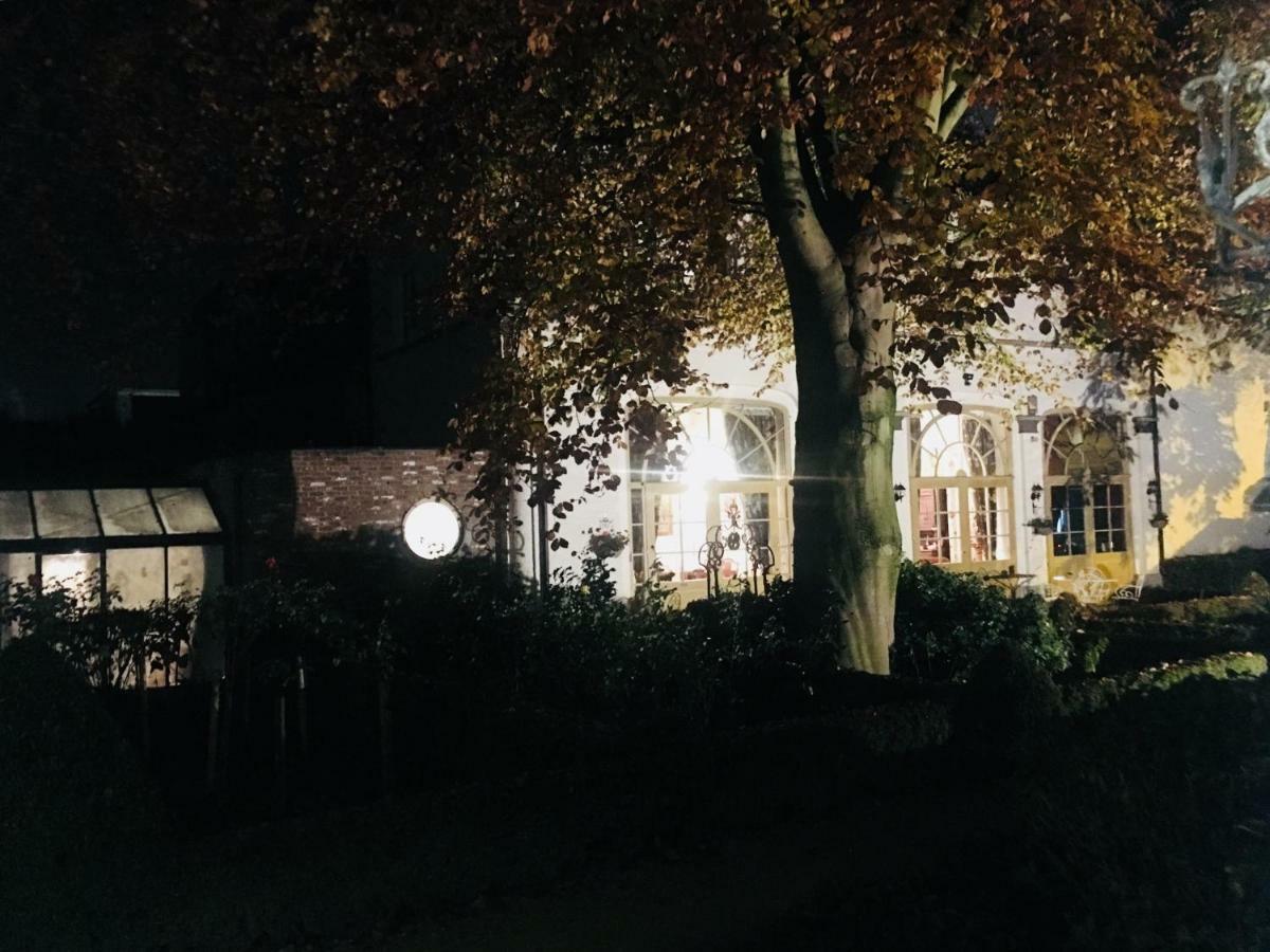Koetshuis Bosdam Beveren  Bagian luar foto